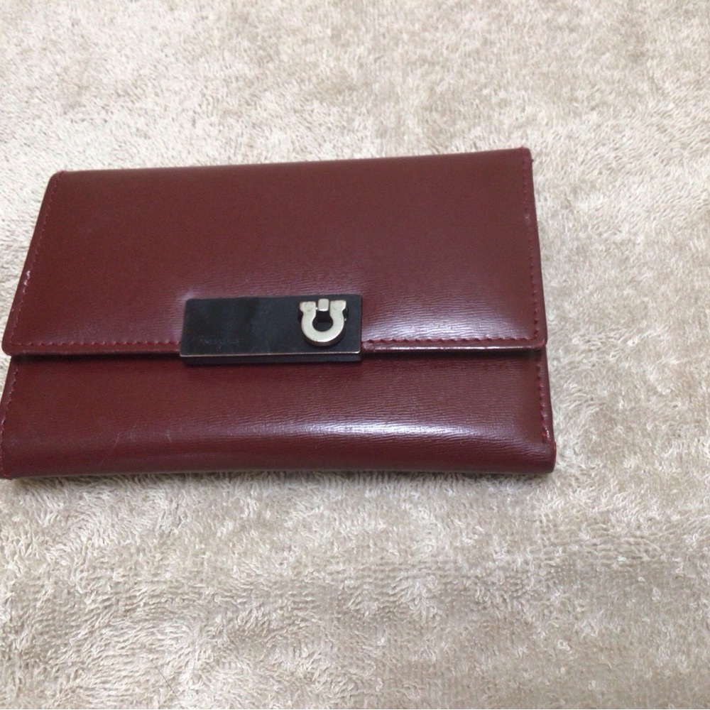 Salvatore Ferragamo burgundy leather wallet iconic logo clasp, near mint!